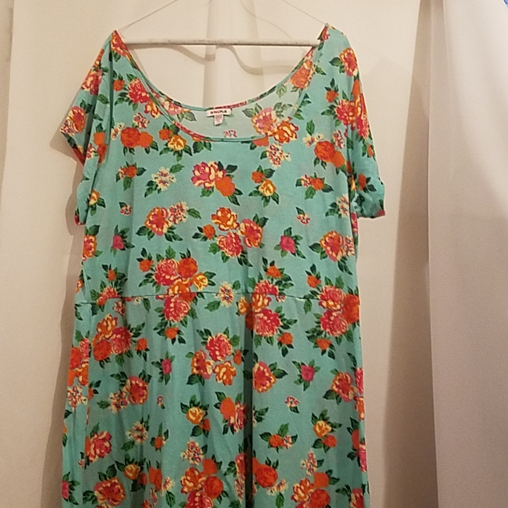 PLUS SIZE FLORAL DRESS